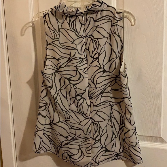 WD NY Floral Turtle Neck Tank Blouse - Picture 3 of 3